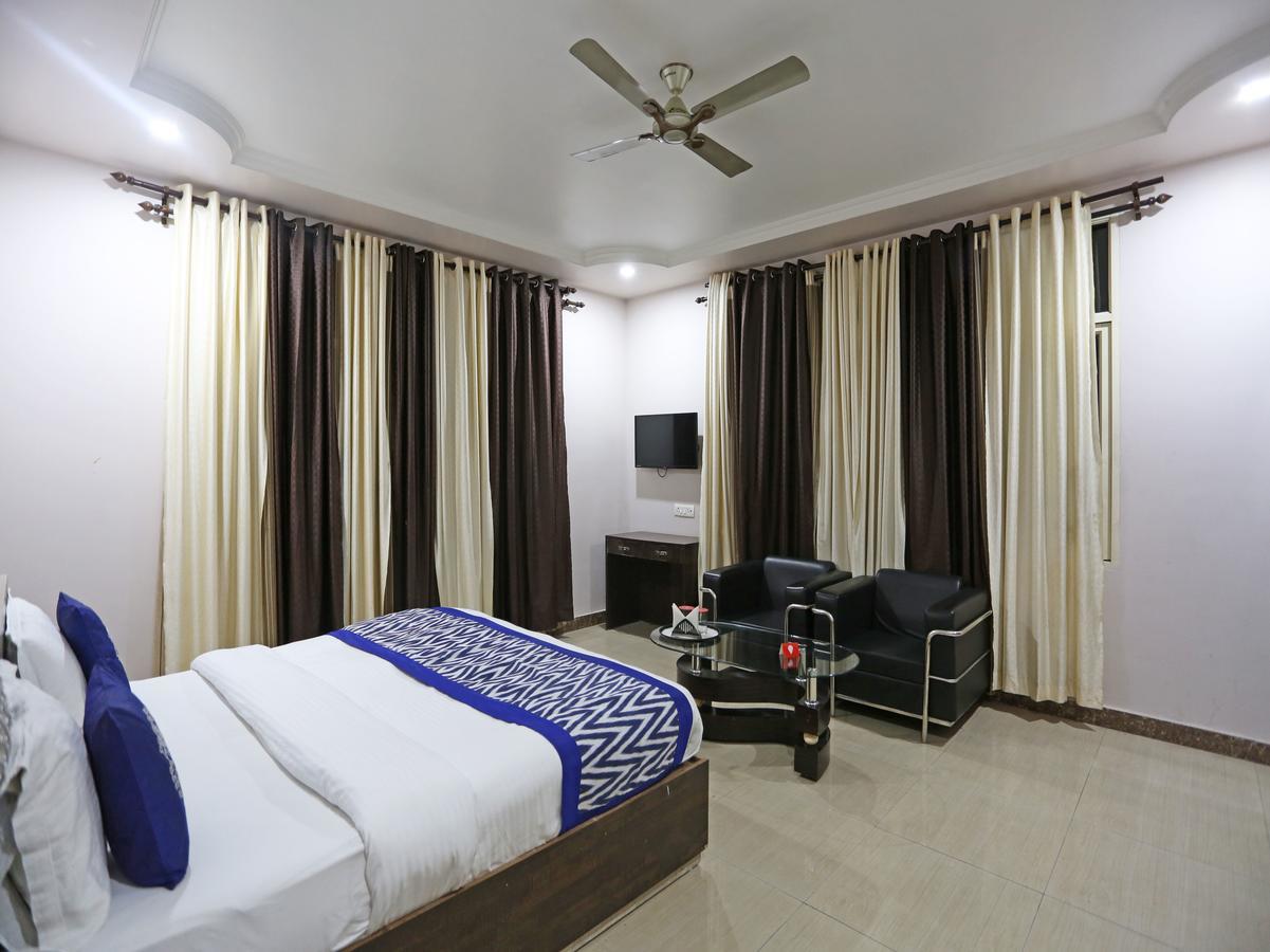 Oyo 4635 Sheetal Hotel Haldwāni Exterior foto