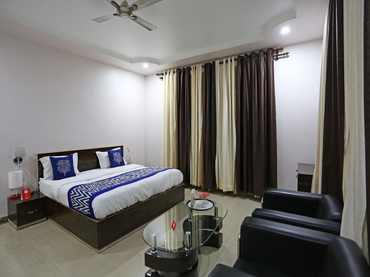 Oyo 4635 Sheetal Hotel Haldwāni Exterior foto