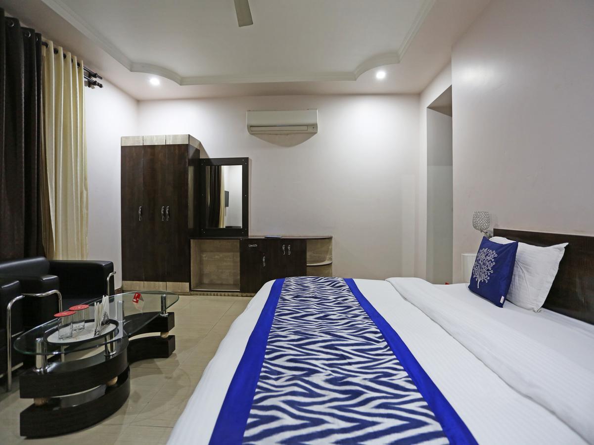 Oyo 4635 Sheetal Hotel Haldwāni Exterior foto